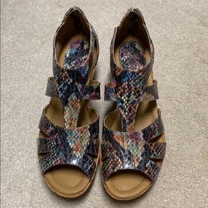 NWOT Softspots size 8.5 multi-colored wedges